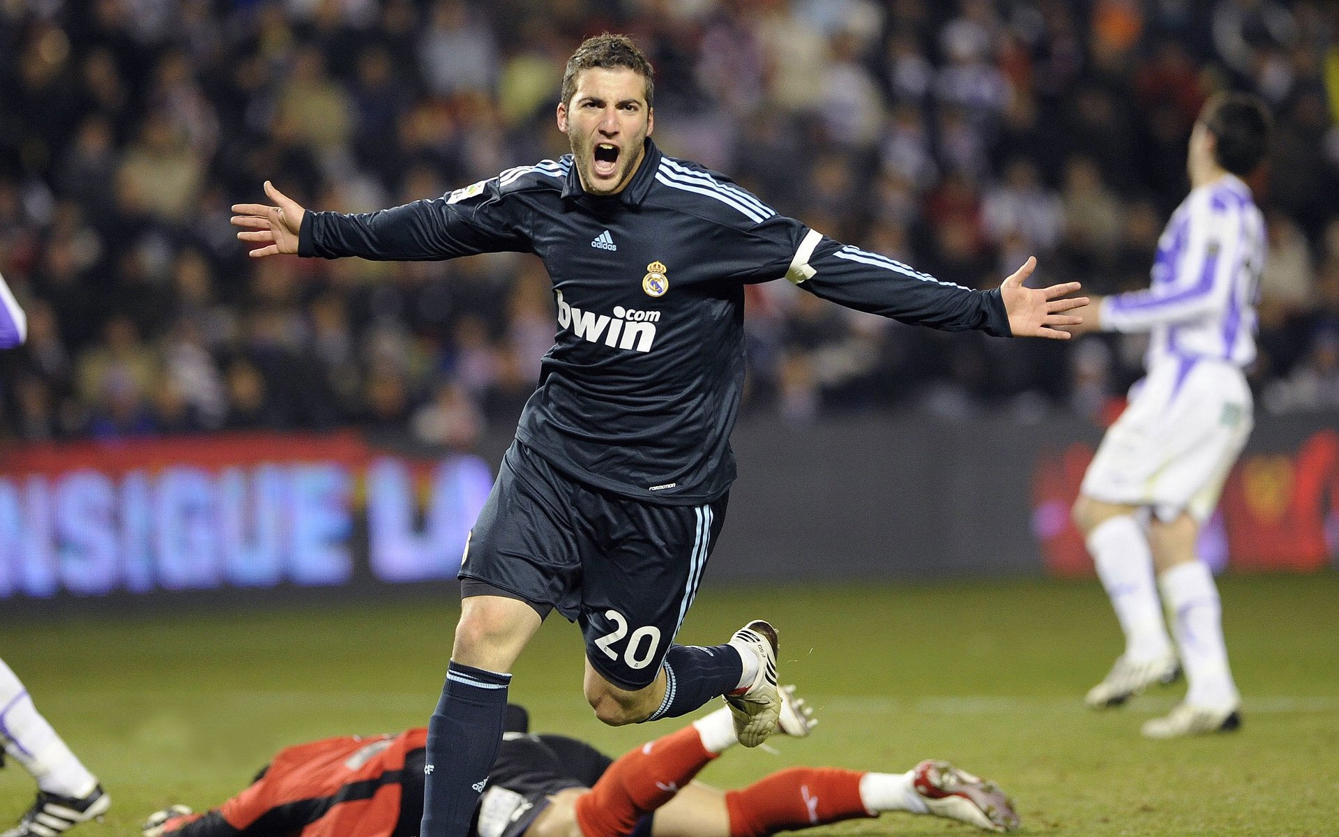 内线统治力谁能称霸篮下，内线作战是什么意思