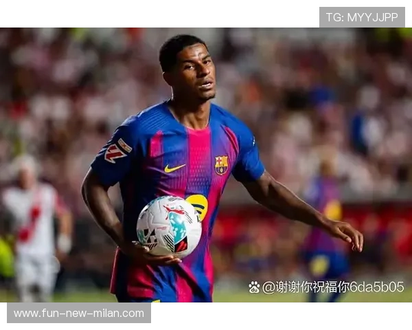 曼联反击一条线切入，拉什福德抽射被门将托出底线